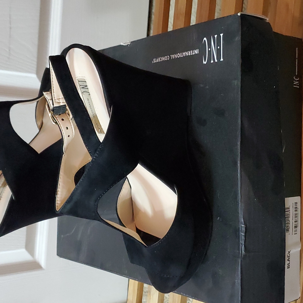 Wedge Sandals - Picture 3 of 4